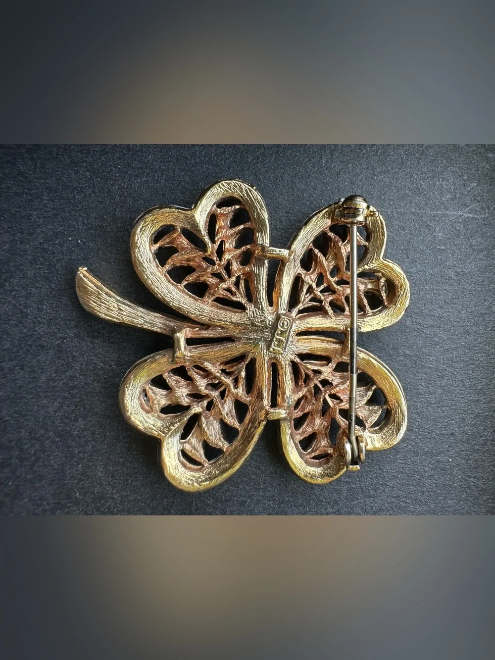 VINTAGE JJ JONETTE JEWELRY PEWTER TWO TONE FOUR LEAF CLOVER PIN BROOCH